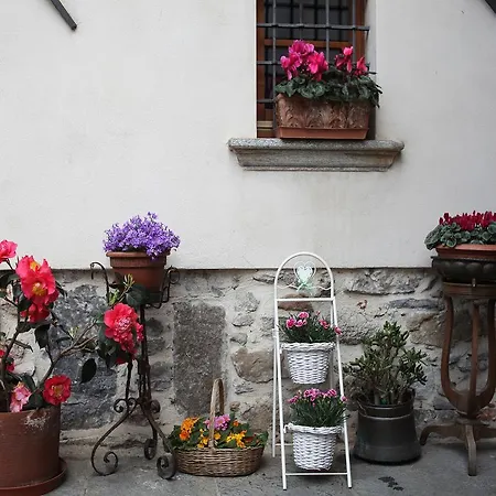 Contrada Lunga Oda ve Kahvaltı Abbadia Lariana